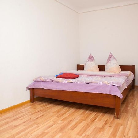 Semi Luxury Apt On Yatsenka 8 Near Intourist Hotel Zaporizhia エクステリア 写真