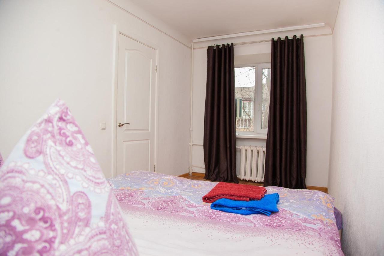 Semi Luxury Apt On Yatsenka 8 Near Intourist Hotel Zaporizhia エクステリア 写真