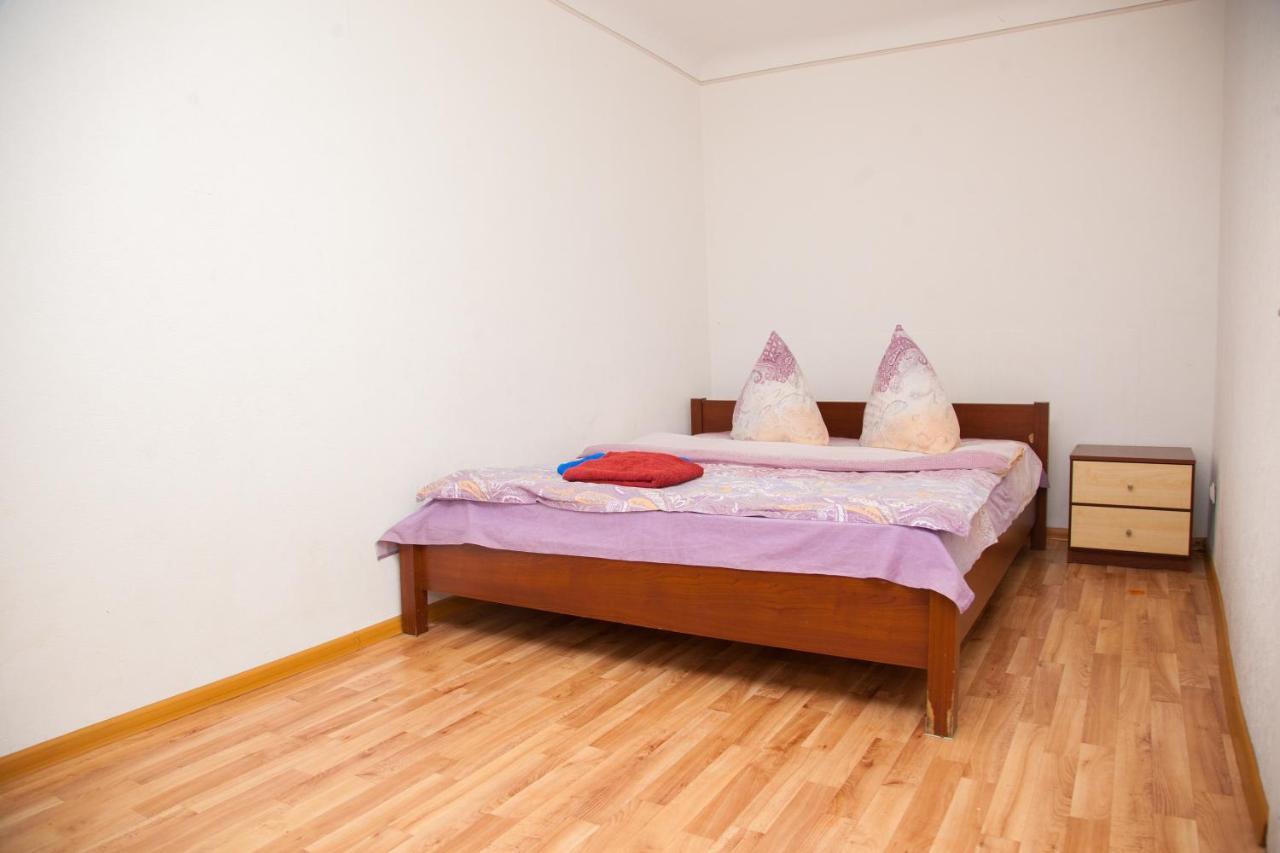 Semi Luxury Apt On Yatsenka 8 Near Intourist Hotel Zaporizhia エクステリア 写真