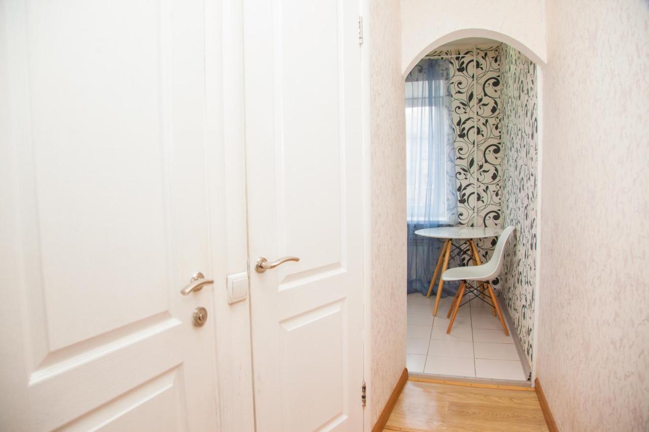 Semi Luxury Apt On Yatsenka 8 Near Intourist Hotel Zaporizhia エクステリア 写真