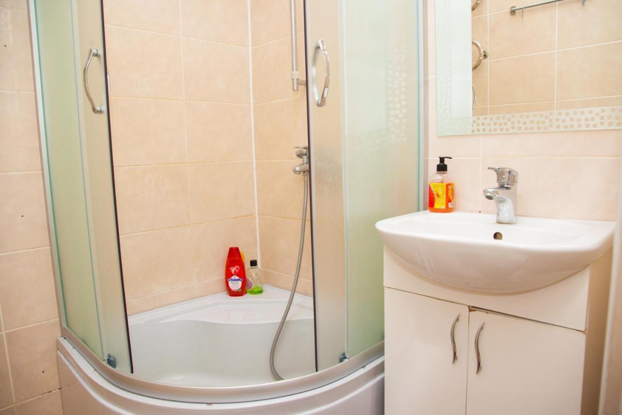 Semi Luxury Apt On Yatsenka 8 Near Intourist Hotel Zaporizhia エクステリア 写真